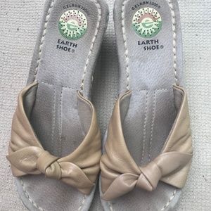 Earth Shoes Nude Taupe Tan Knot Wedge Heels Comfy
